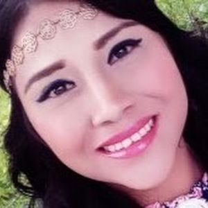 Meet your Posher, Izza